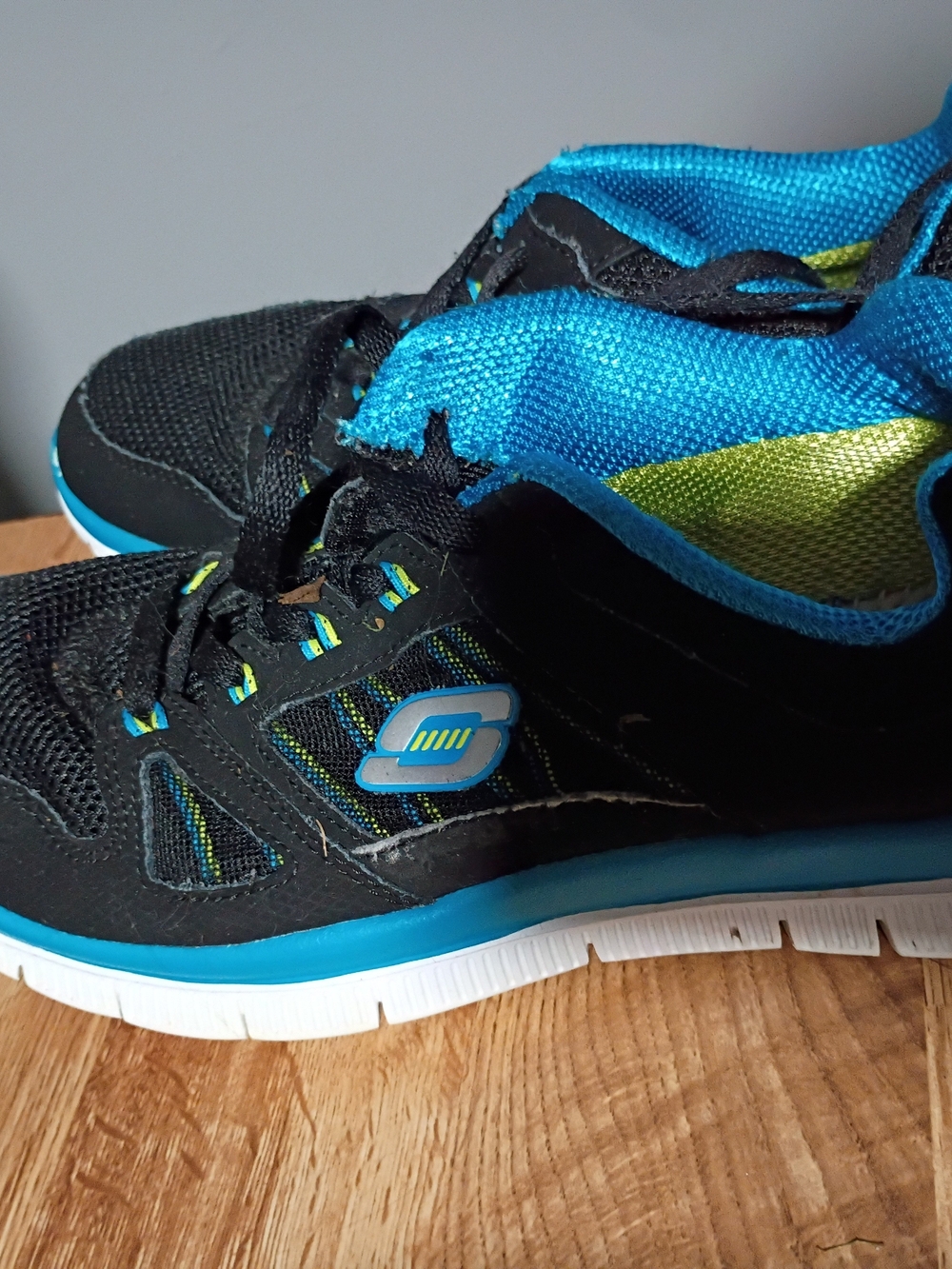 SSkechers Kids Black, Blue & Lime Athletic Sneakers Size 7.5